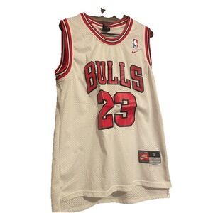 Vintage Nike Team Michael Jordan Chicago Bulls Jersey #23 Mens S Length +2 White
